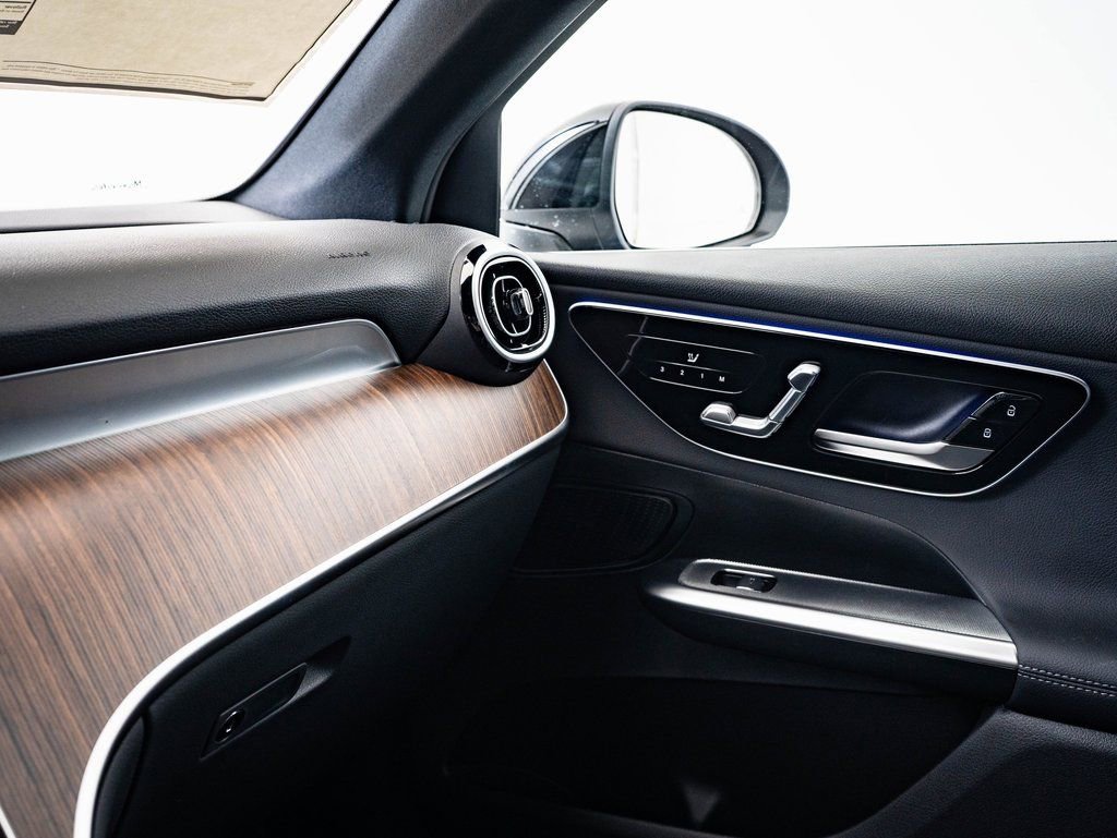 Certified 2025 Mercedes-Benz GLC 300 4MATIC image 35