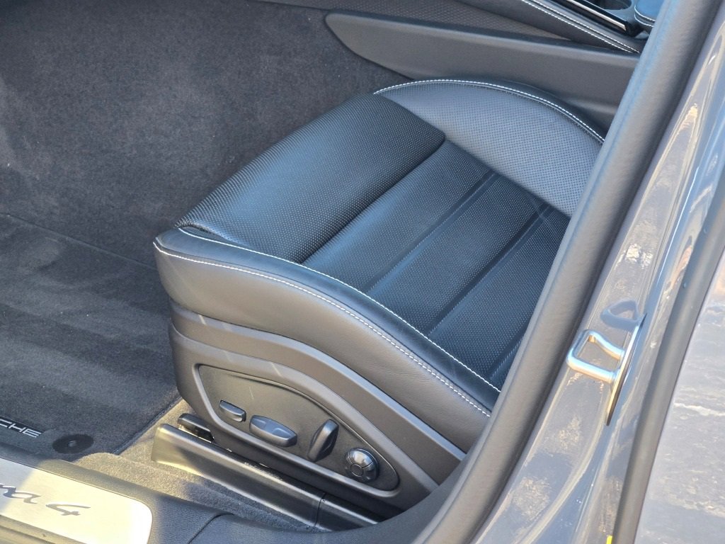 Used 2025 Porsche Panamera 4 image 21