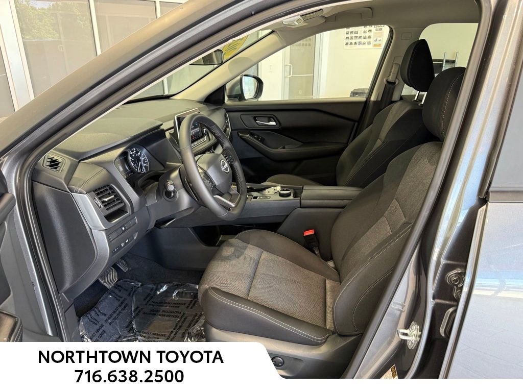Used 2026 Nissan Rogue SV AWD/4WD image 10