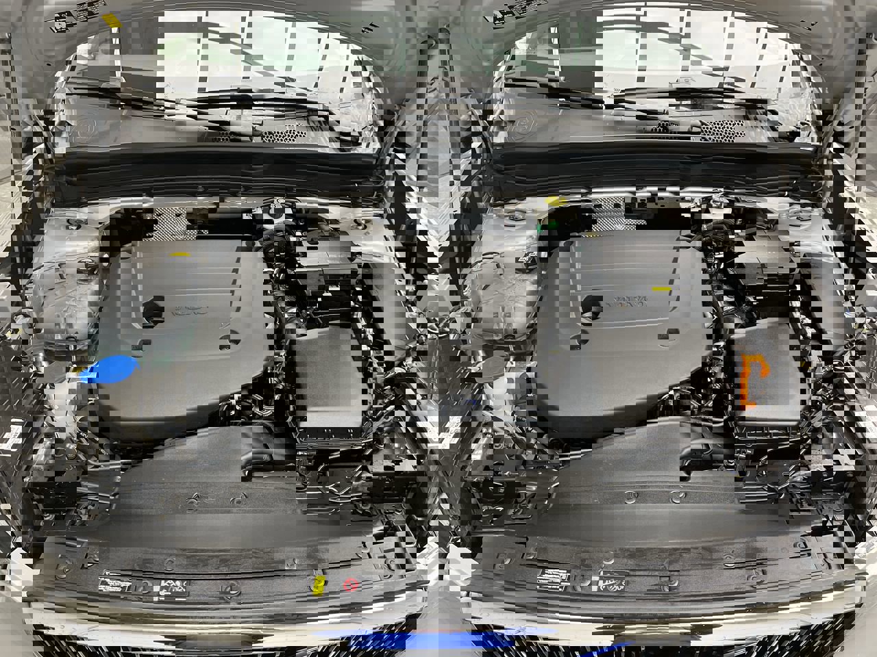 Used 2025 Volvo XC40 B5 Core image 29