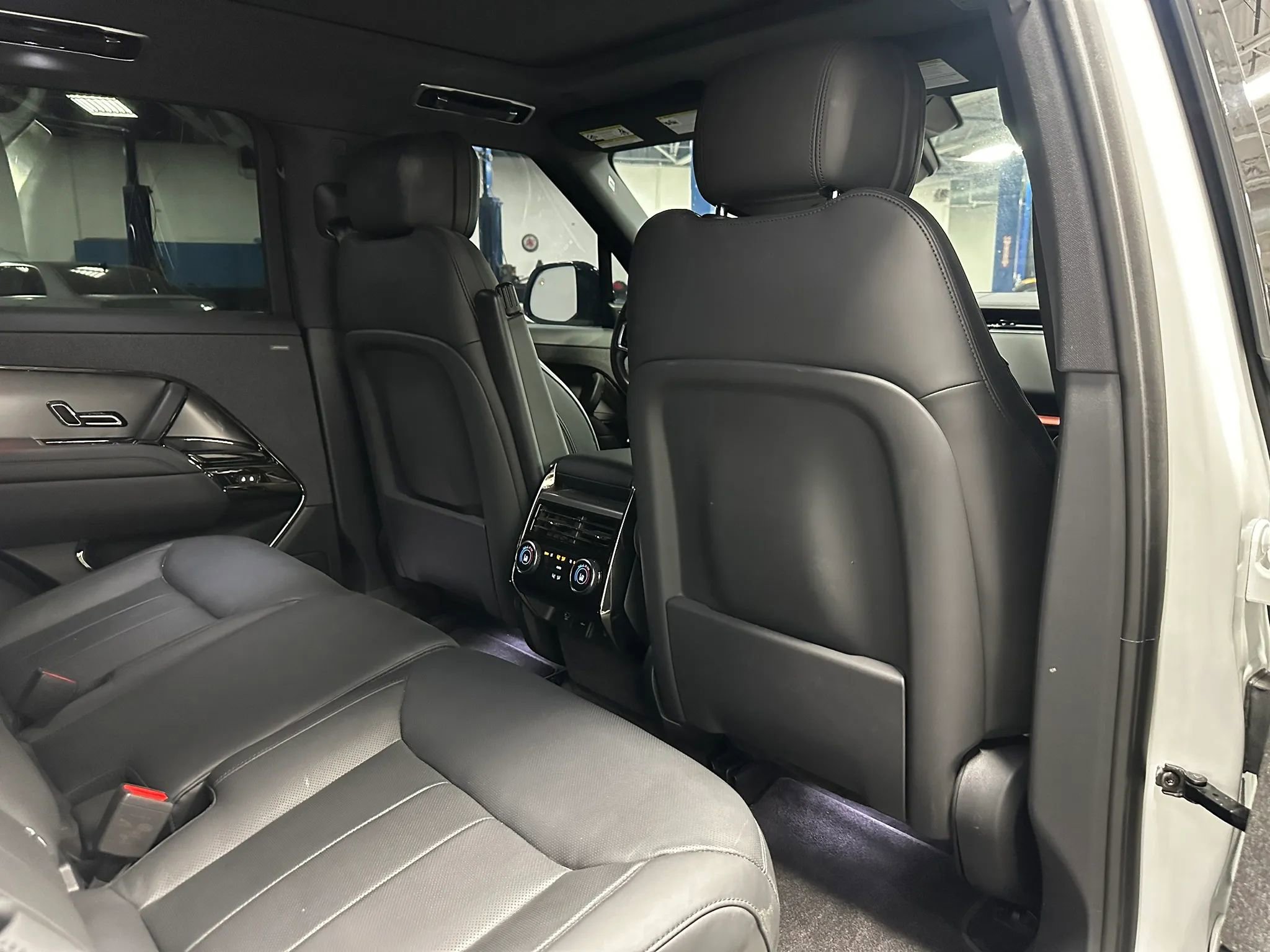 Used 2024 Land Rover Range Rover Sport SE image 21