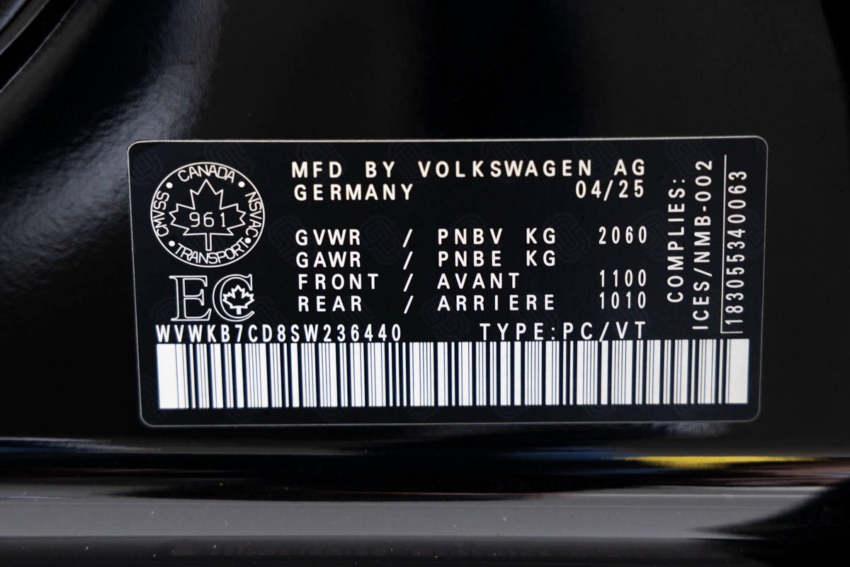 Used 2025 Volkswagen Golf R Black Edition image 33