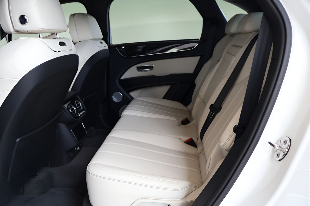 Used 2024 Bentley Bentayga AWD/4WD image 15