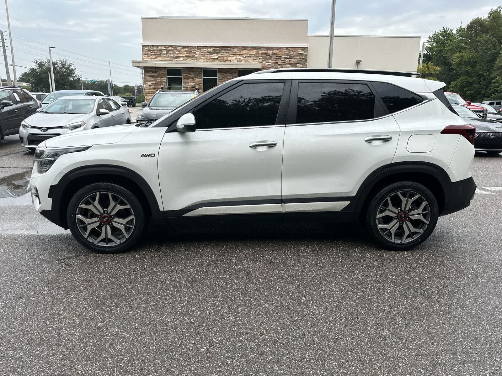 Used 2021 Kia Seltos SX w/ SX Sunroof Package AWD/4WD image 3