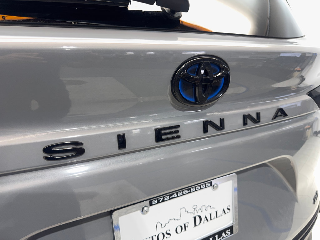 Used 2025 Toyota Sienna XLE Woodland Edition AWD/4WD image 23