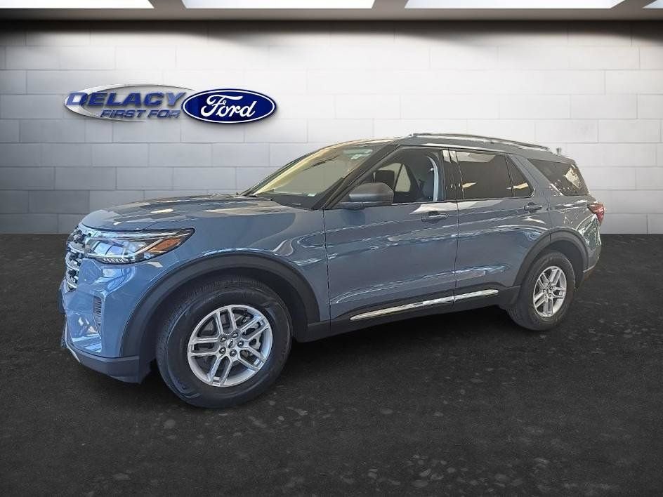 Used 2025 Ford Explorer Active AWD/4WD image 2