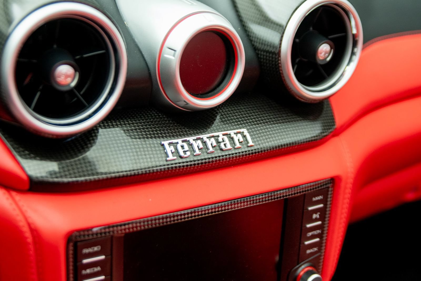 Used 2016 Ferrari California T RWD image 22