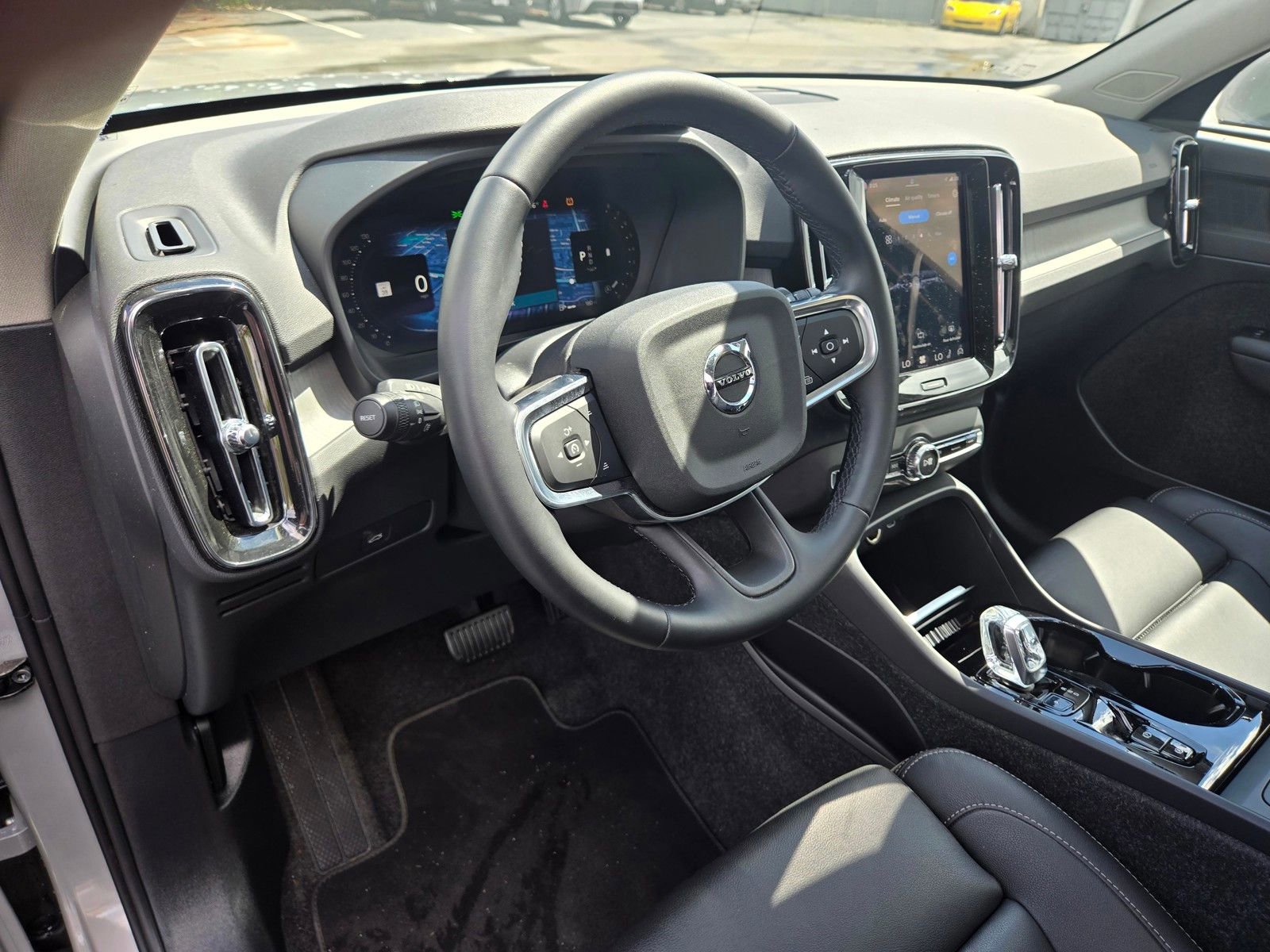 Certified 2025 Volvo XC40 B5 Plus AWD/4WD image 12