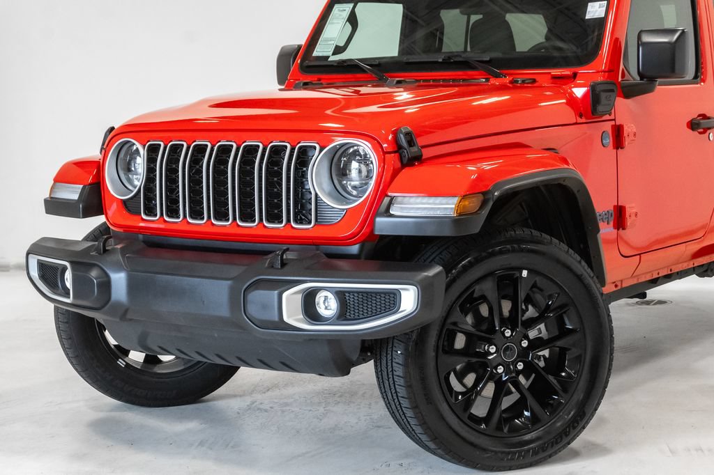 Used 2025 Jeep Wrangler Unlimited Sahara w/ Safety Group AWD/4WD image 2