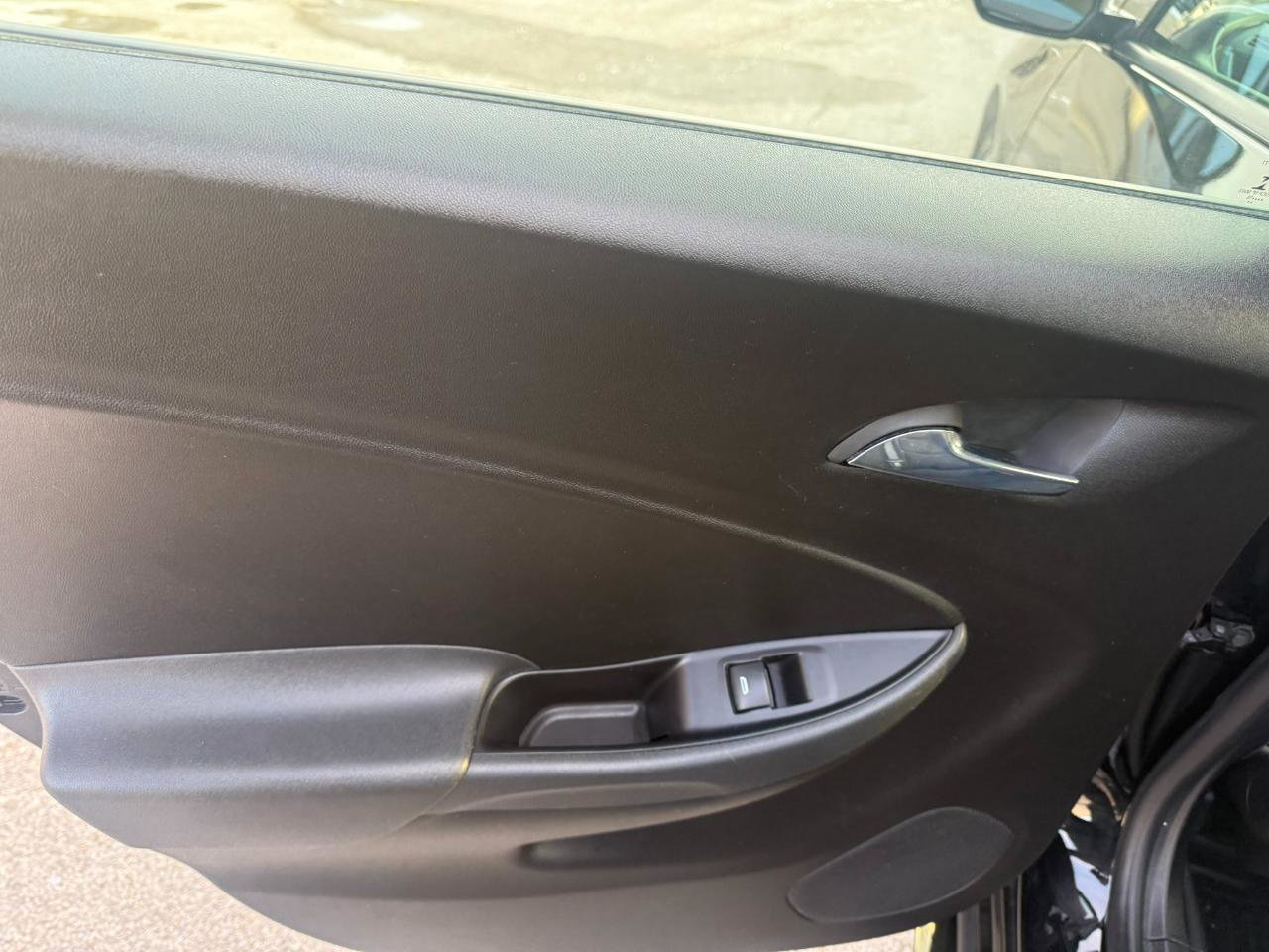 Used 2018 Chevrolet Volt LT w/ Comfort Package image 16