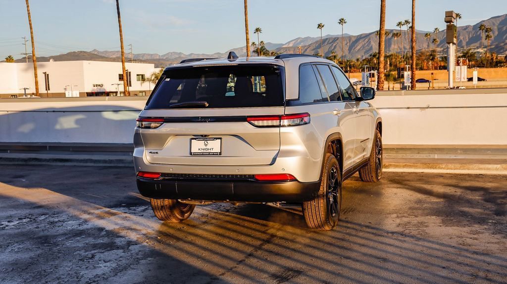 New 2025 Jeep Grand Cherokee Altitude image 9