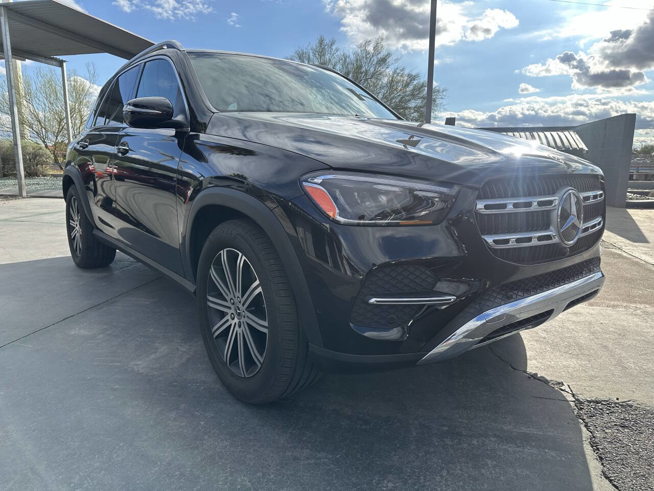 Used 2025 Mercedes-Benz GLE 450e 4MATIC image 1