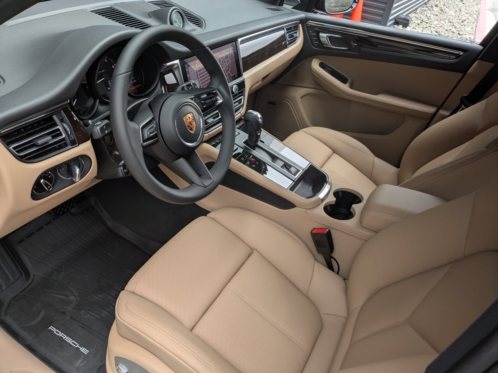 New 2026 Porsche Macan AWD/4WD image 4