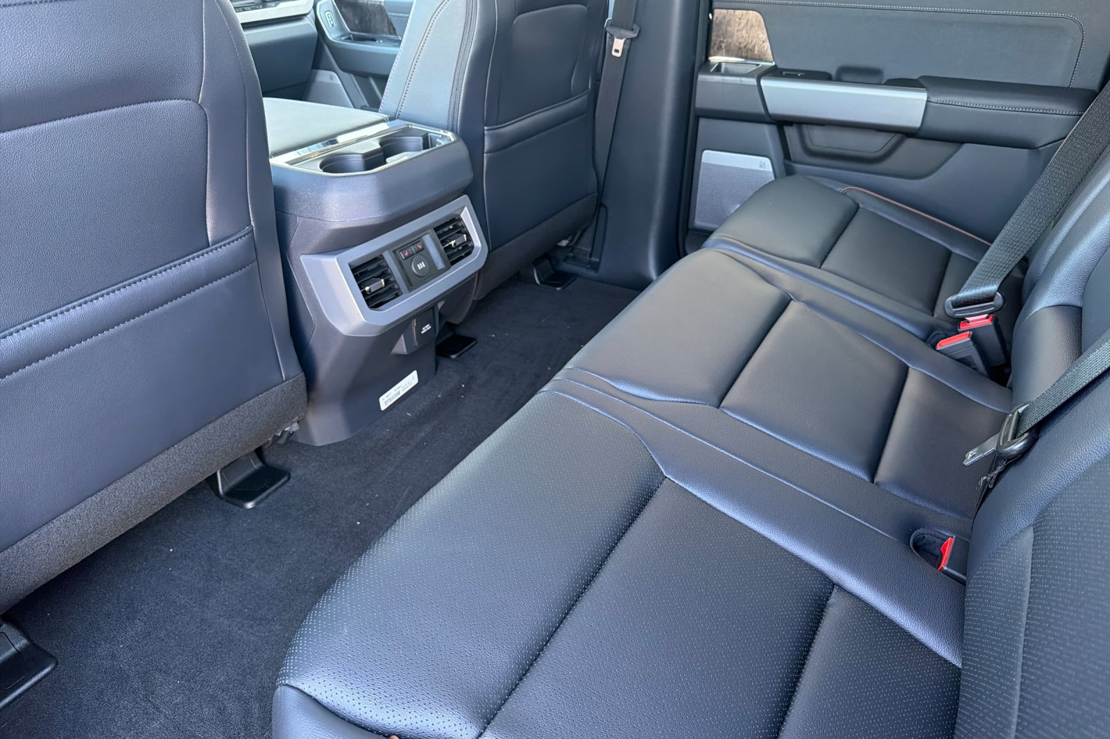 New 2027 Ford F350 Lariat w/ Lariat Premium Package AWD/4WD image 12