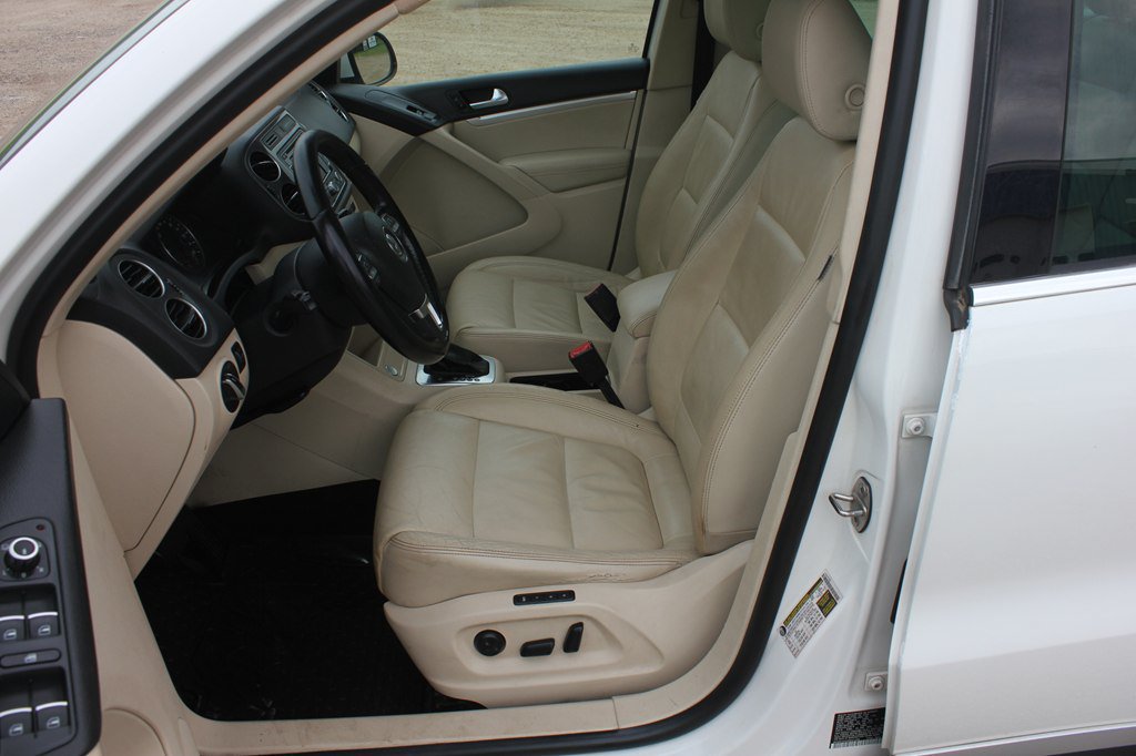 Used 2013 Volkswagen Tiguan SEL AWD/4WD image 28