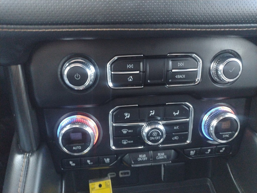 Used 2024 GMC Yukon AT4 w/ AT4 Premium Package image 17