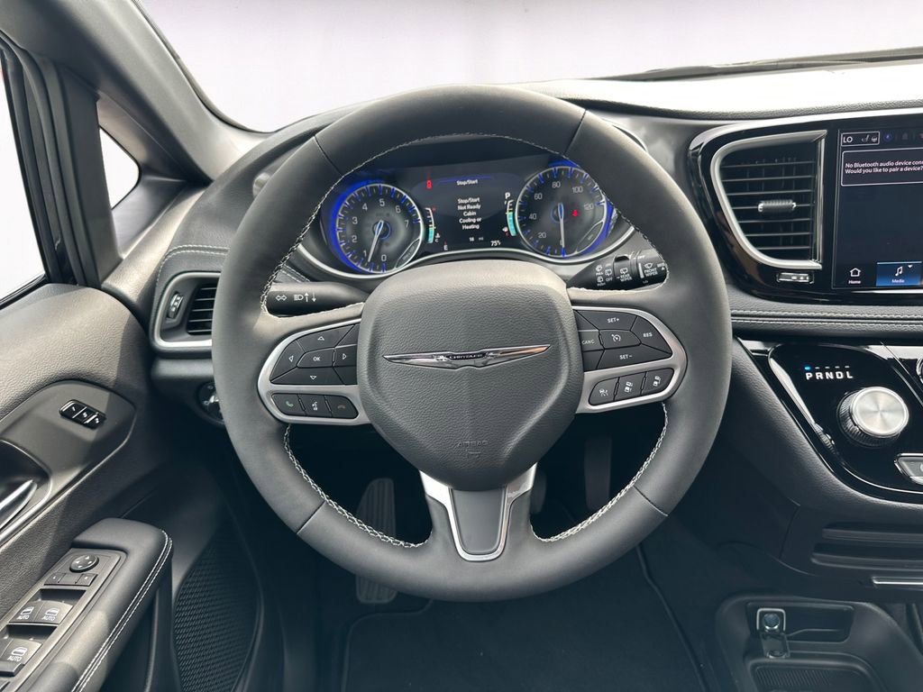 New 2026 Chrysler Pacifica Select image 12