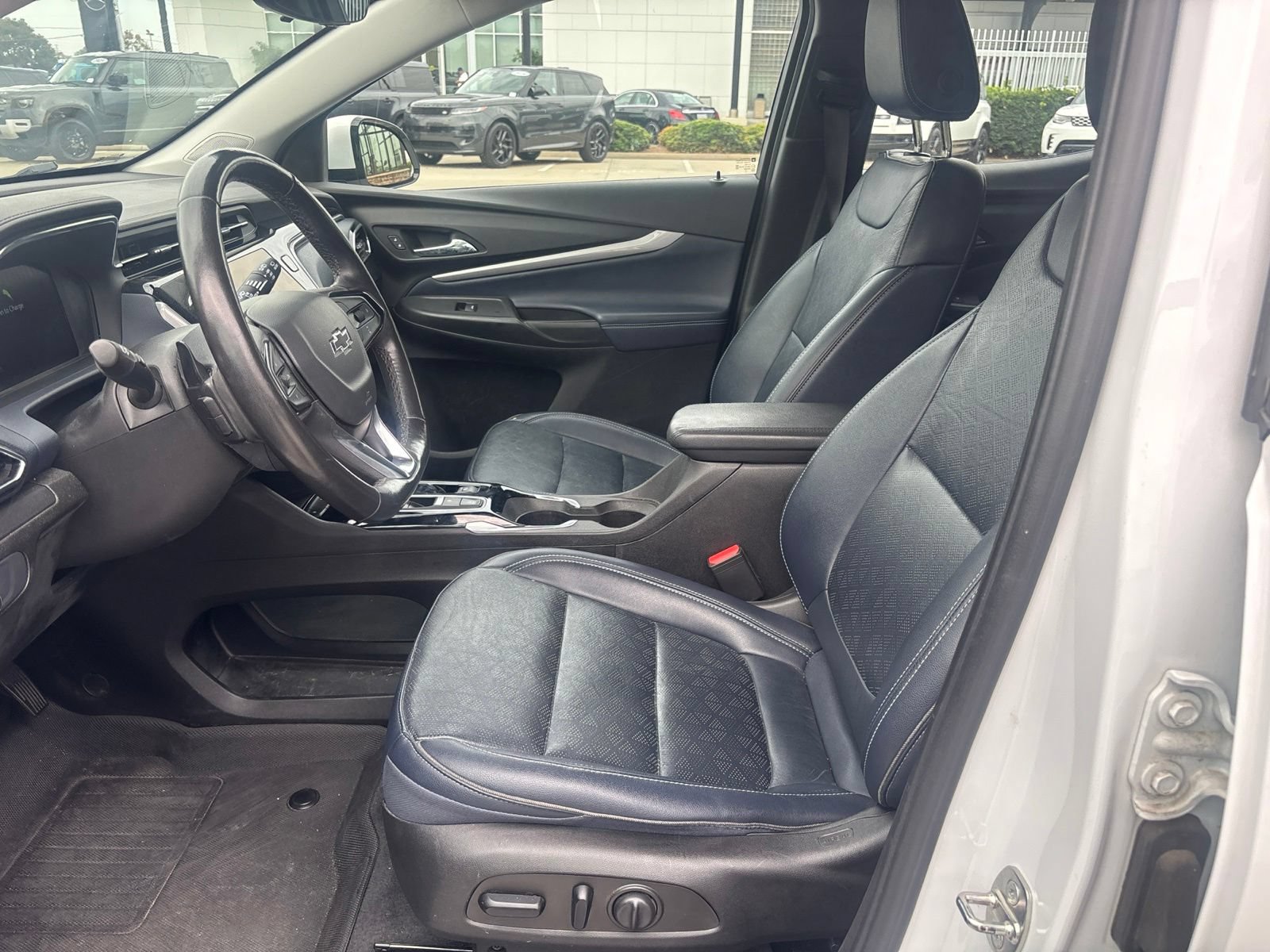Used 2022 Chevrolet Bolt EUV Premier w/ Sun & Sound Package FWD image 11