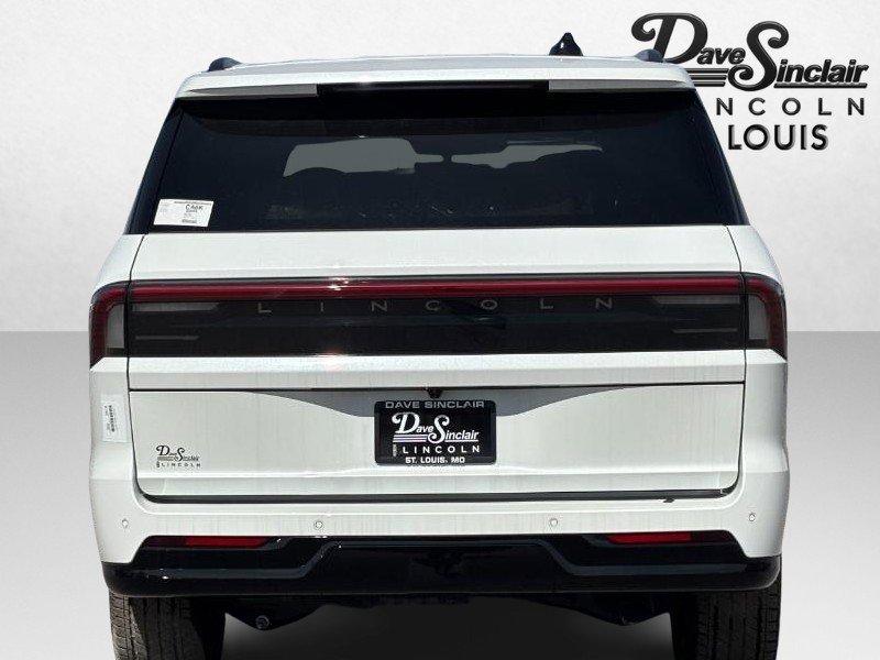 New 2026 Lincoln Navigator Reserve w/ Jet Appearance Package AWD/4WD image 4