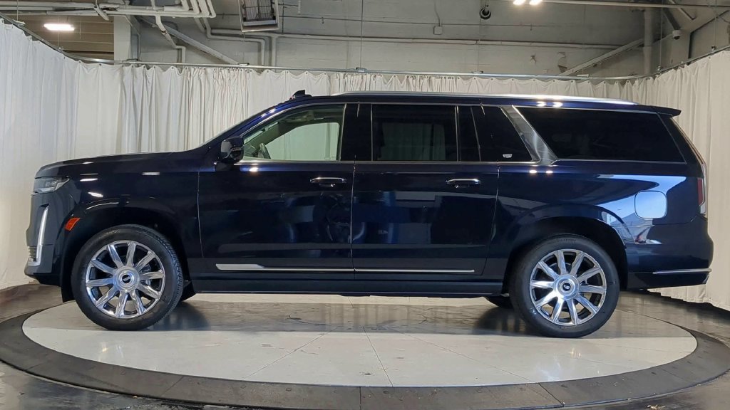 Used 2023 Cadillac Escalade ESV Premium Luxury Platinum AWD/4WD image 6