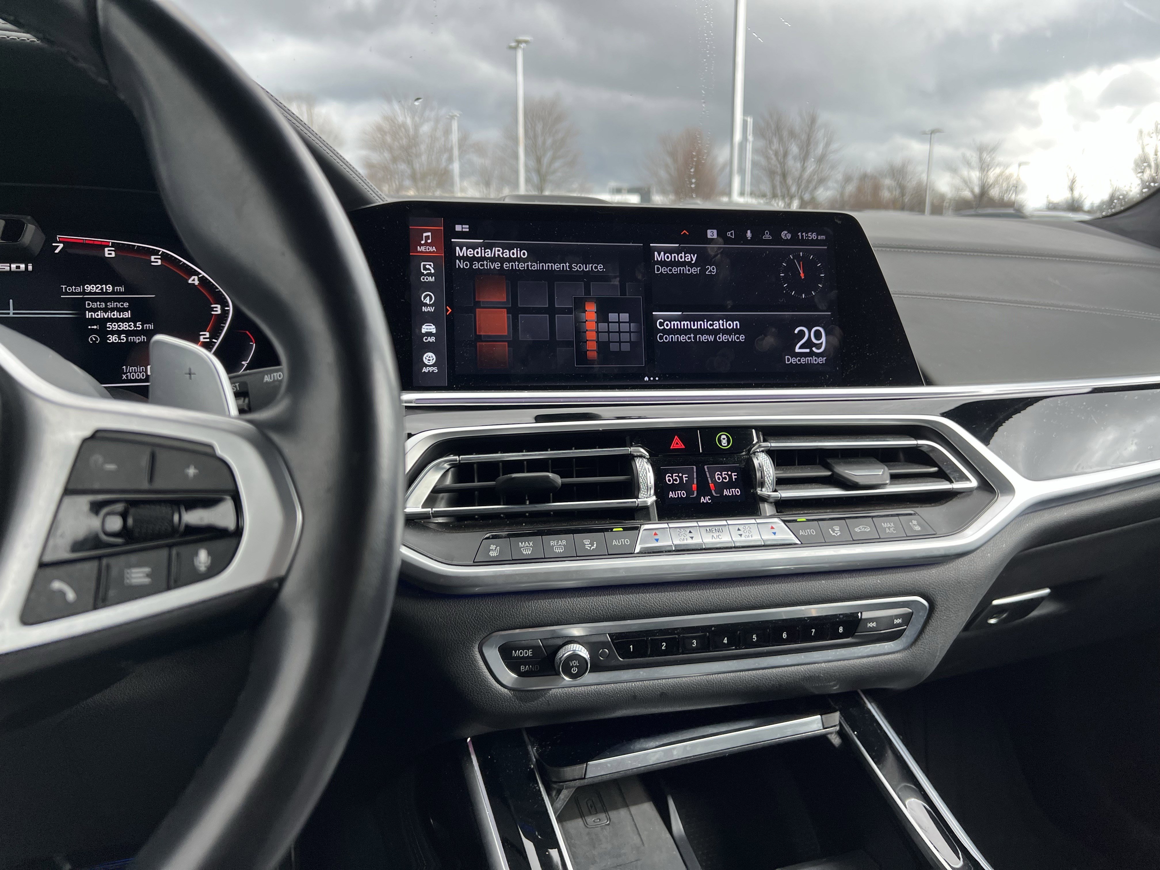 Used 2021 BMW X7 M50i w/ Dynamic Handling Package image 32