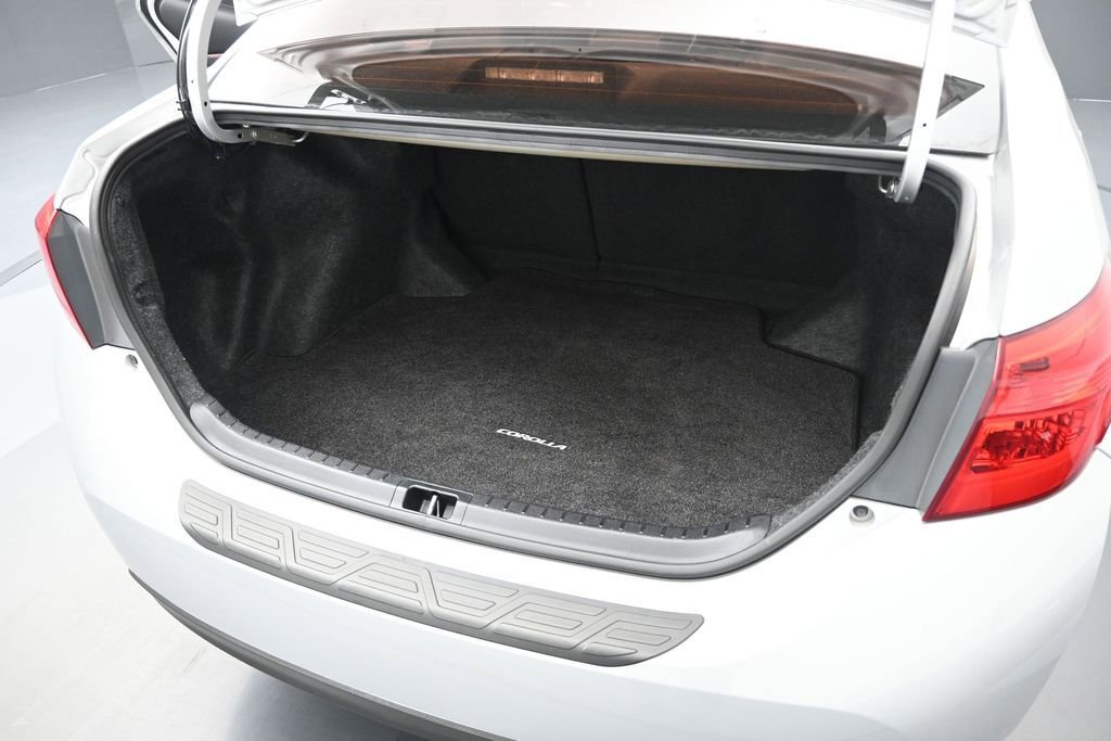 Used 2017 Toyota Corolla SE w/ Carpet Mat Package (TMS) FWD image 20