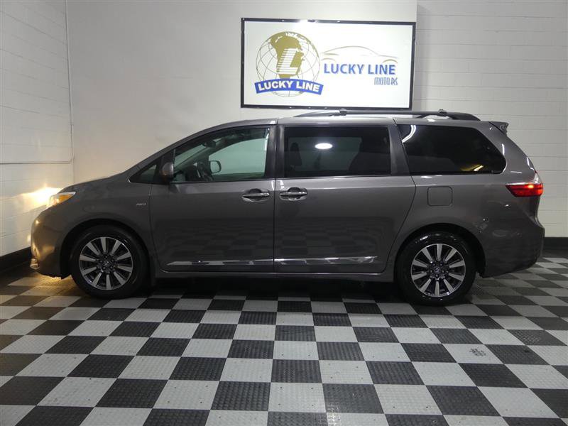 Used 2018 Toyota Sienna XLE Premium w/ Cargo Management Package image 7