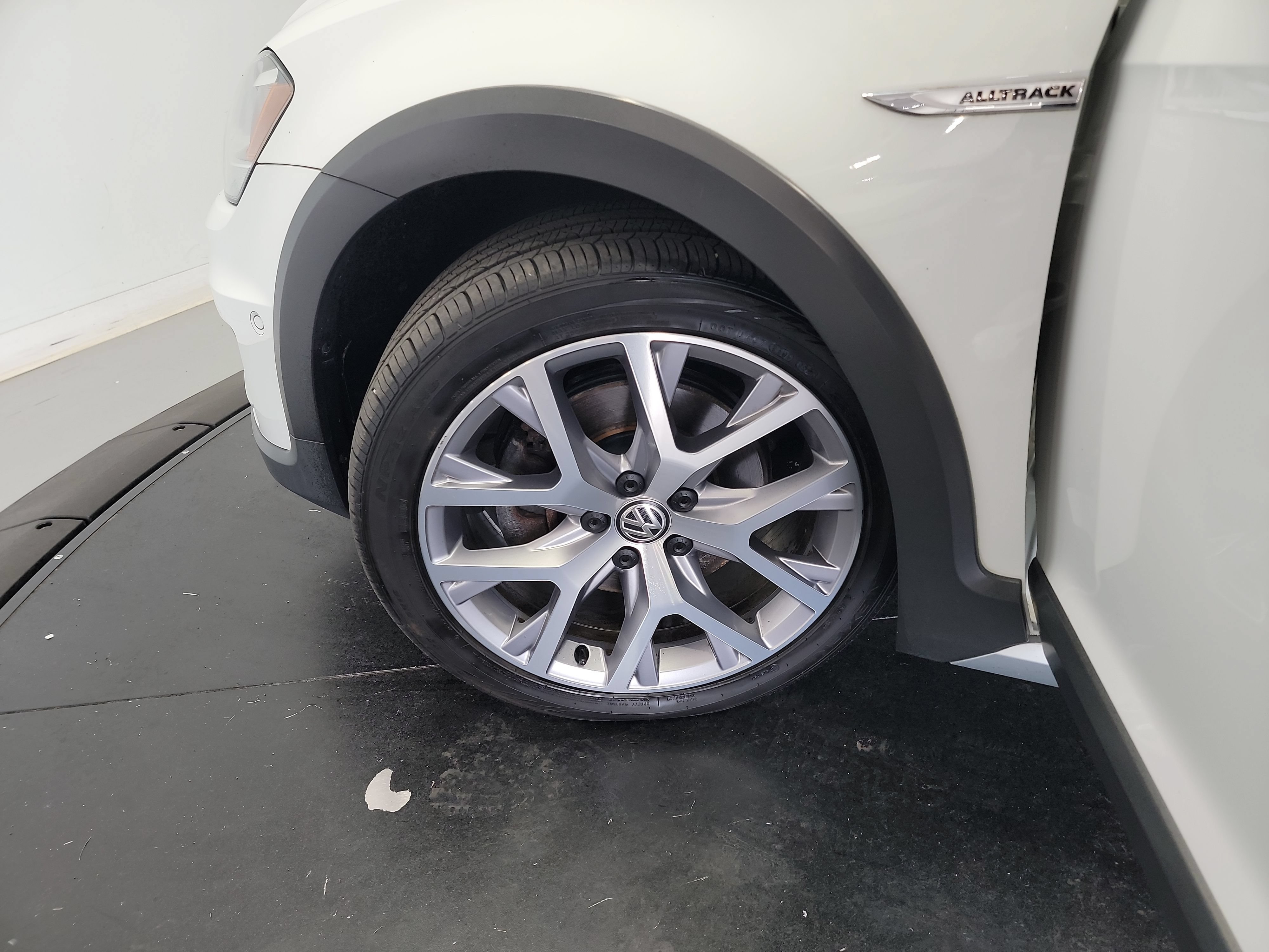 Used 2017 Volkswagen Golf Alltrack SEL AWD/4WD image 30