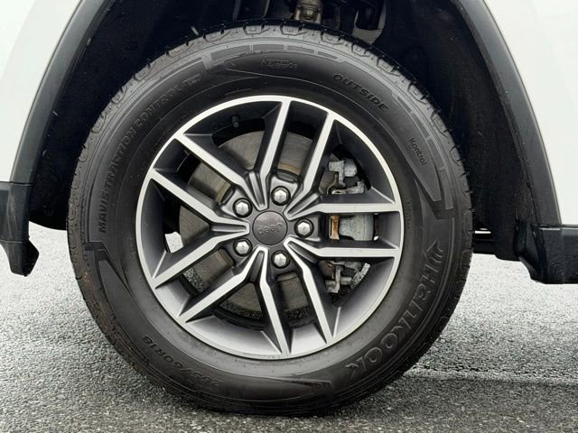 Used 2022 Jeep Grand Cherokee Limited image 18