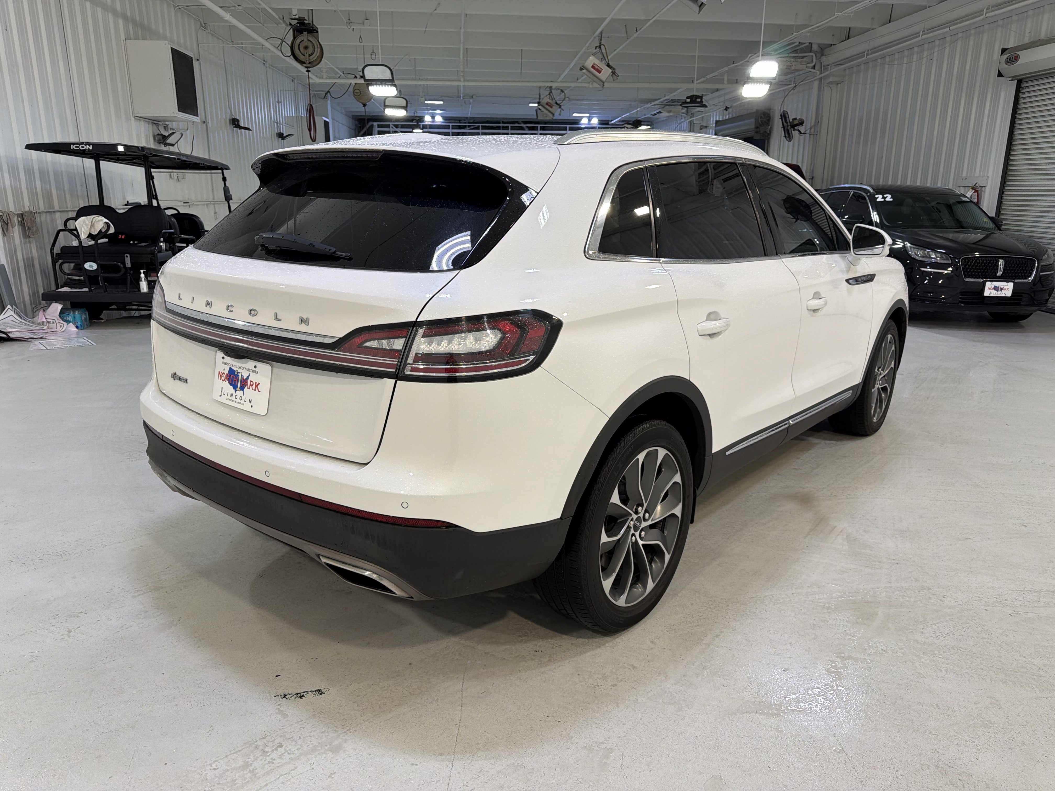 Used 2023 Lincoln Nautilus Reserve w/ Luxury Package AWD/4WD image 5