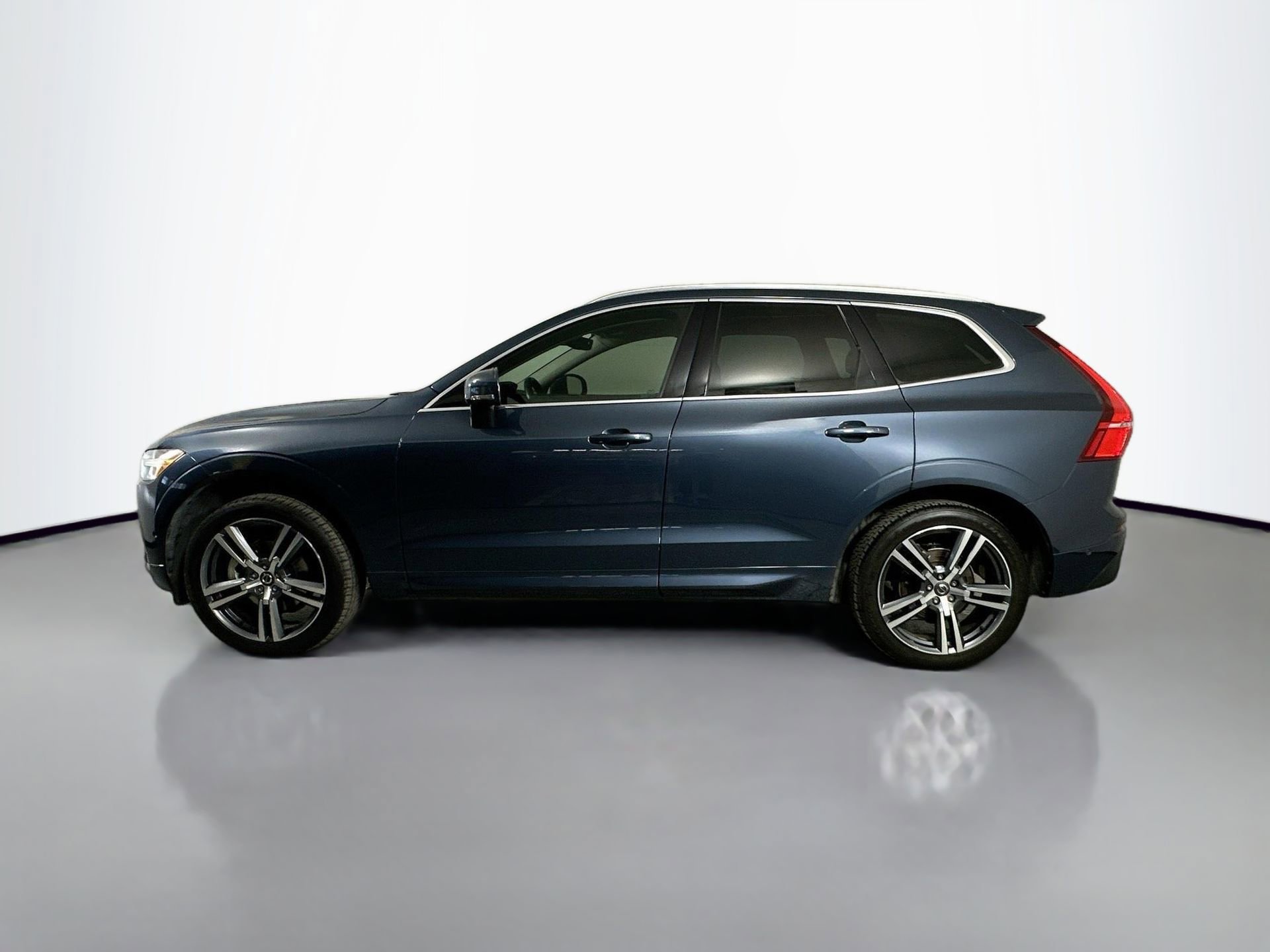 Certified 2018 Volvo XC60 T5 Momentum w/ Convenience Package image 9
