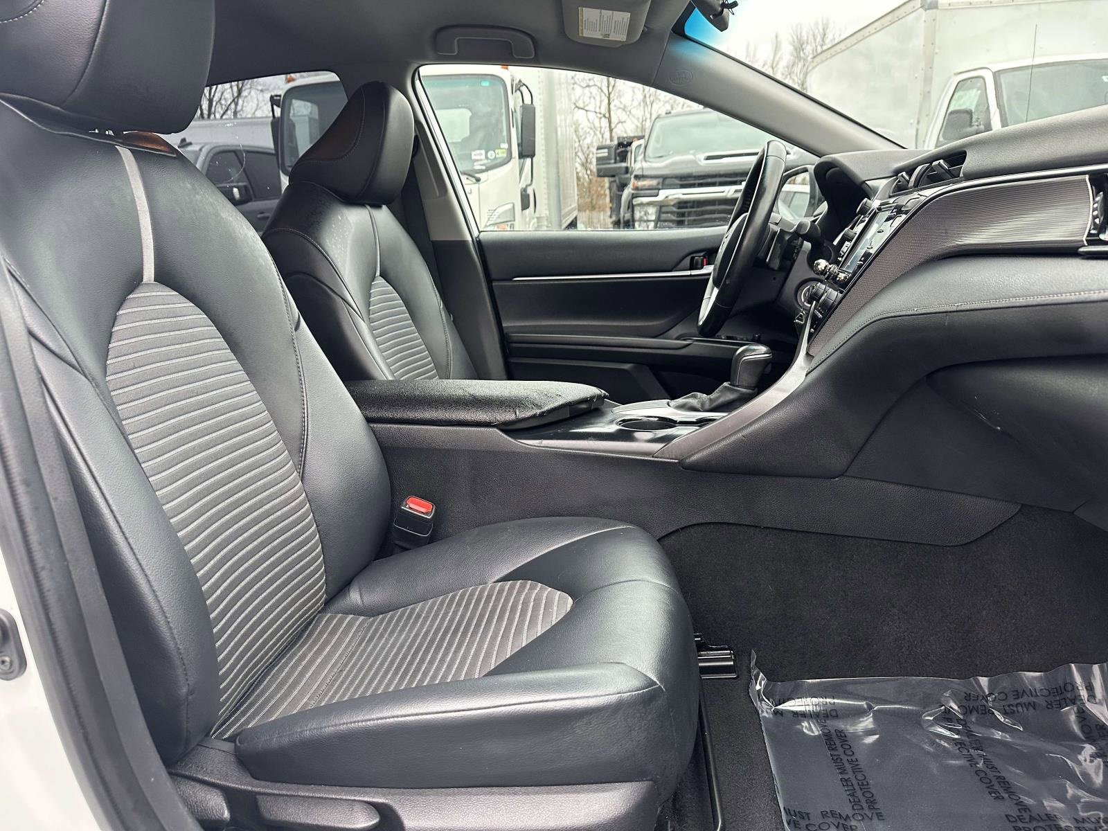 Used 2020 Toyota Camry SE image 25