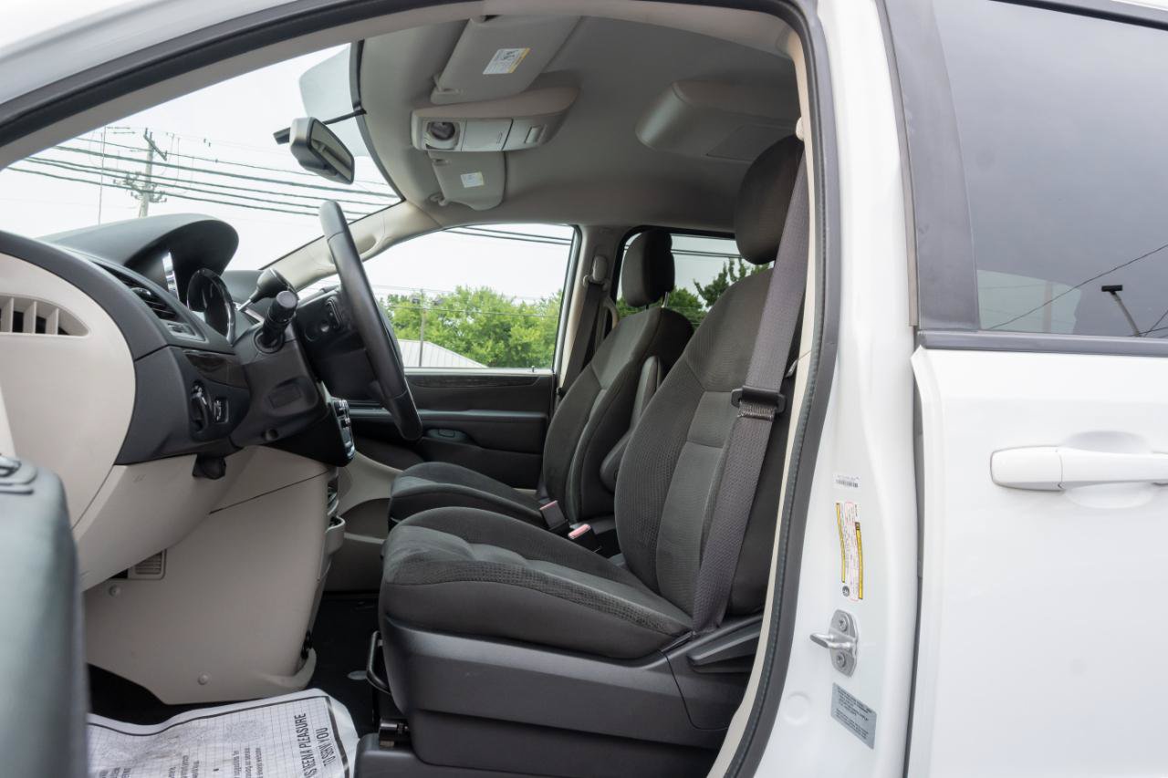 Used 2017 Dodge Grand Caravan SE w/ Power Window Group FWD image 13