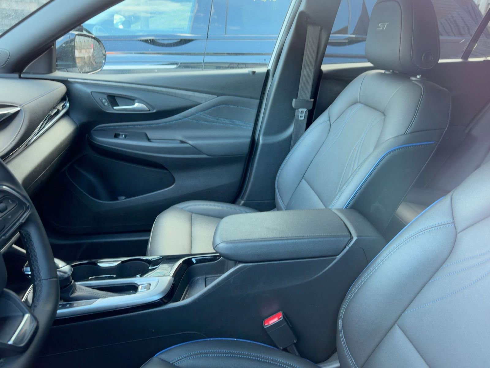 Used 2025 Buick Envista Sport Touring image 7