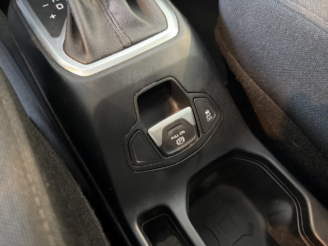 Used 2019 Jeep Renegade Latitude FWD image 26