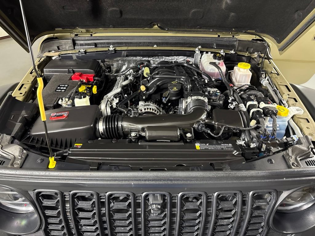 Used 2025 Jeep Gladiator Rubicon w/ Technology Group AWD/4WD image 52
