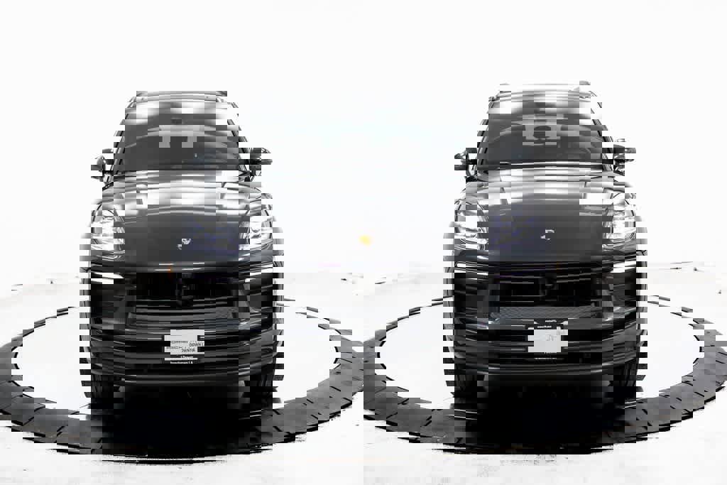 Certified 2025 Porsche Macan image 10