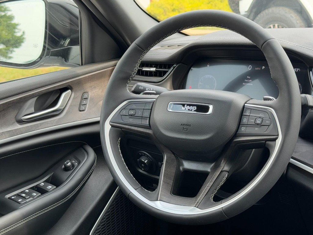 New 2026 Jeep Grand Cherokee L Limited AWD/4WD image 10