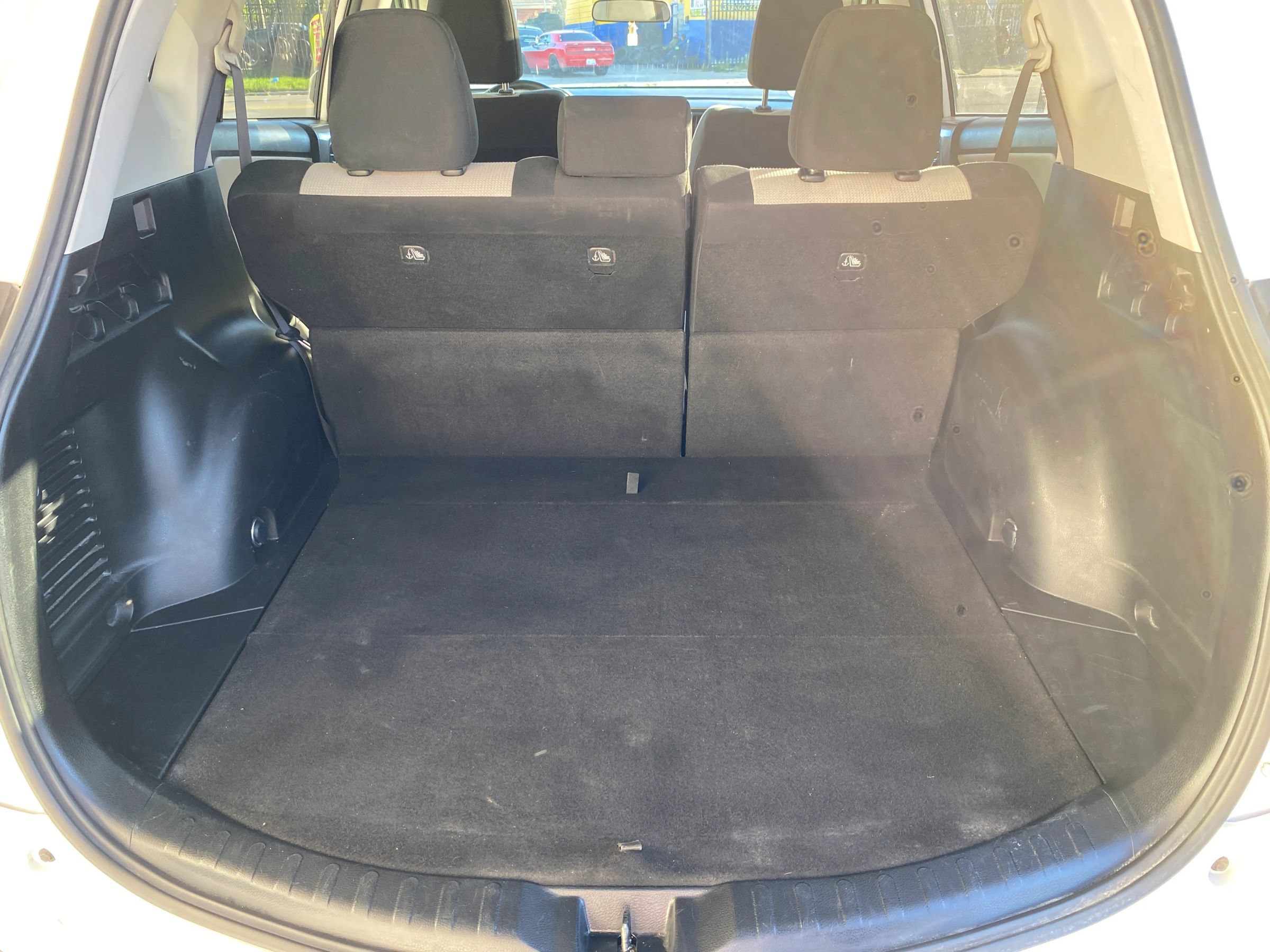 Used 2017 Toyota RAV4 XLE AWD/4WD image 10