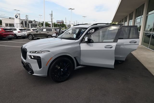 Used 2024 BMW X7 xDrive40i w/ Executive Package AWD/4WD image 36