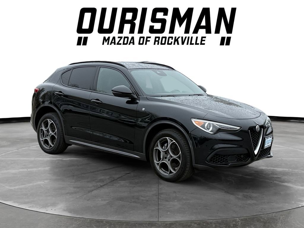 Used 2022 Alfa Romeo Stelvio Ti image 1