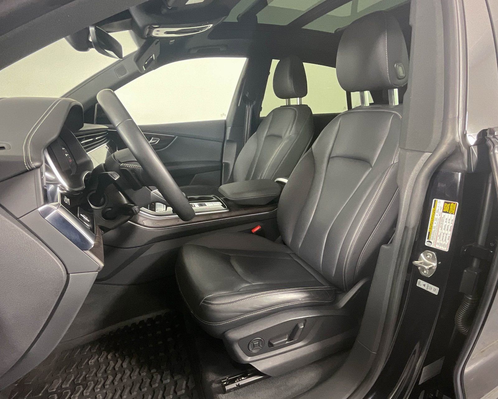Used 2019 Audi Q8 Prestige image 10