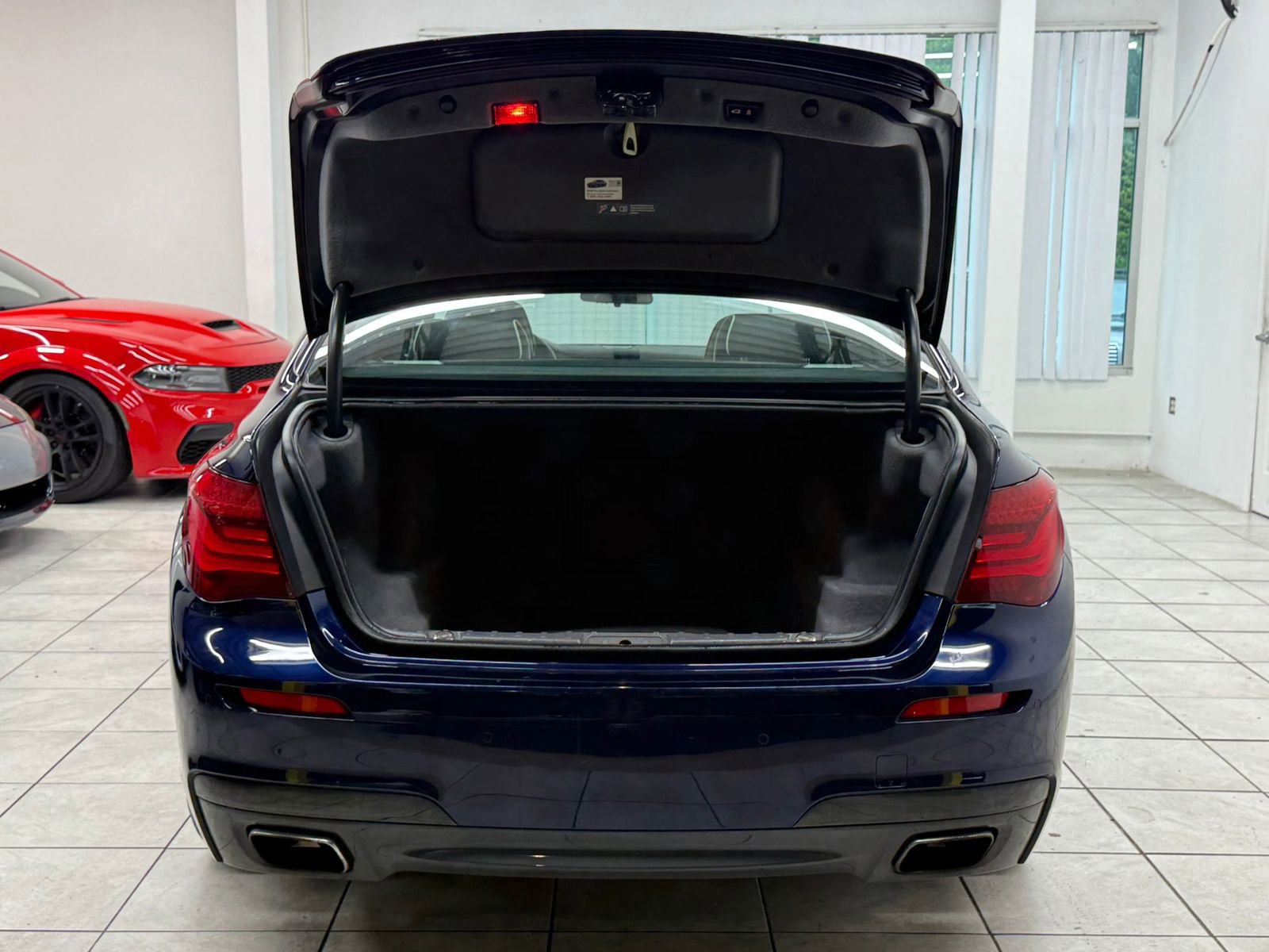 Used 2015 BMW 750Li w/ M Sport Edition RWD image 19
