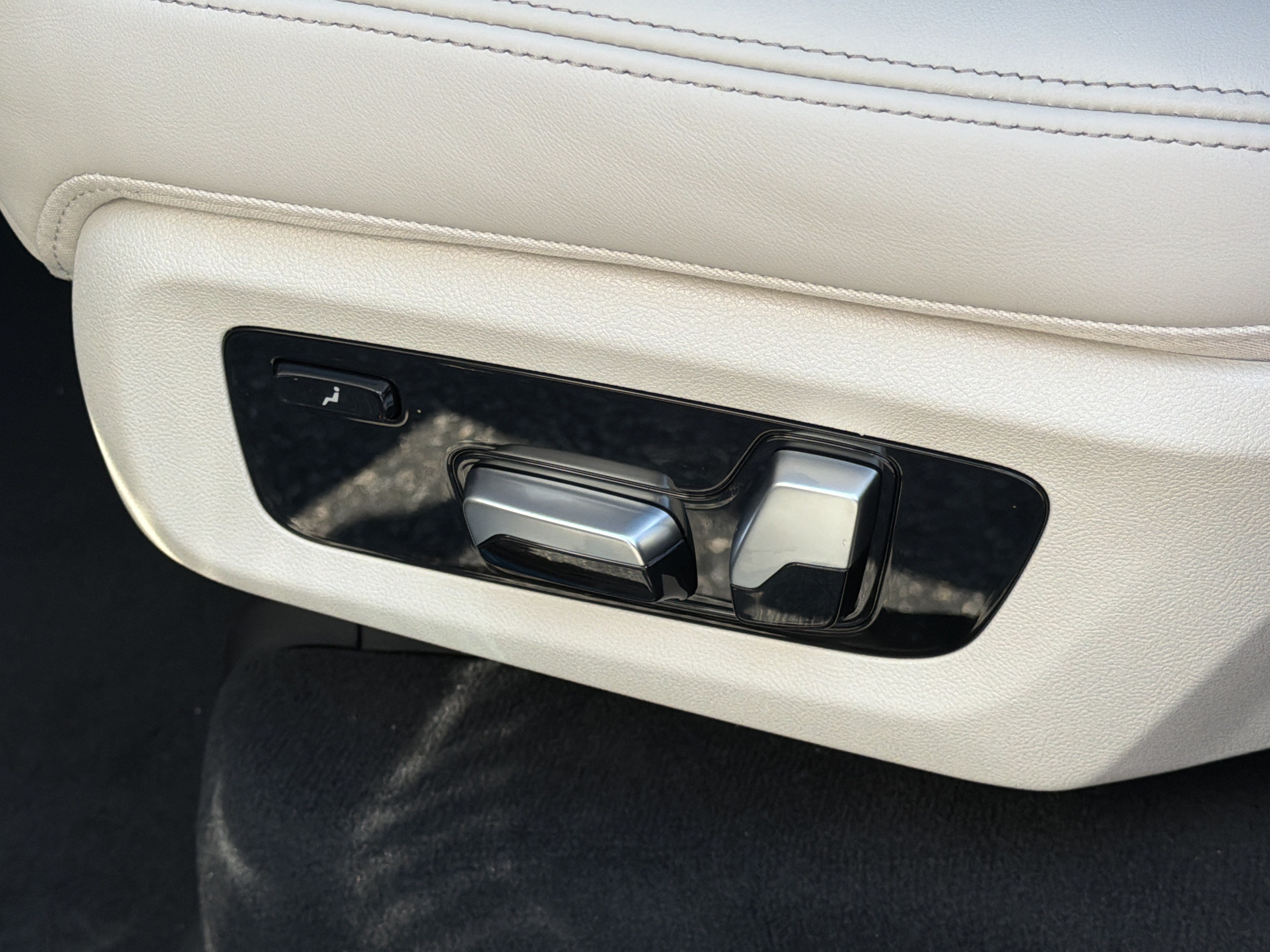 New 2027 BMW X7 M60i AWD/4WD image 21