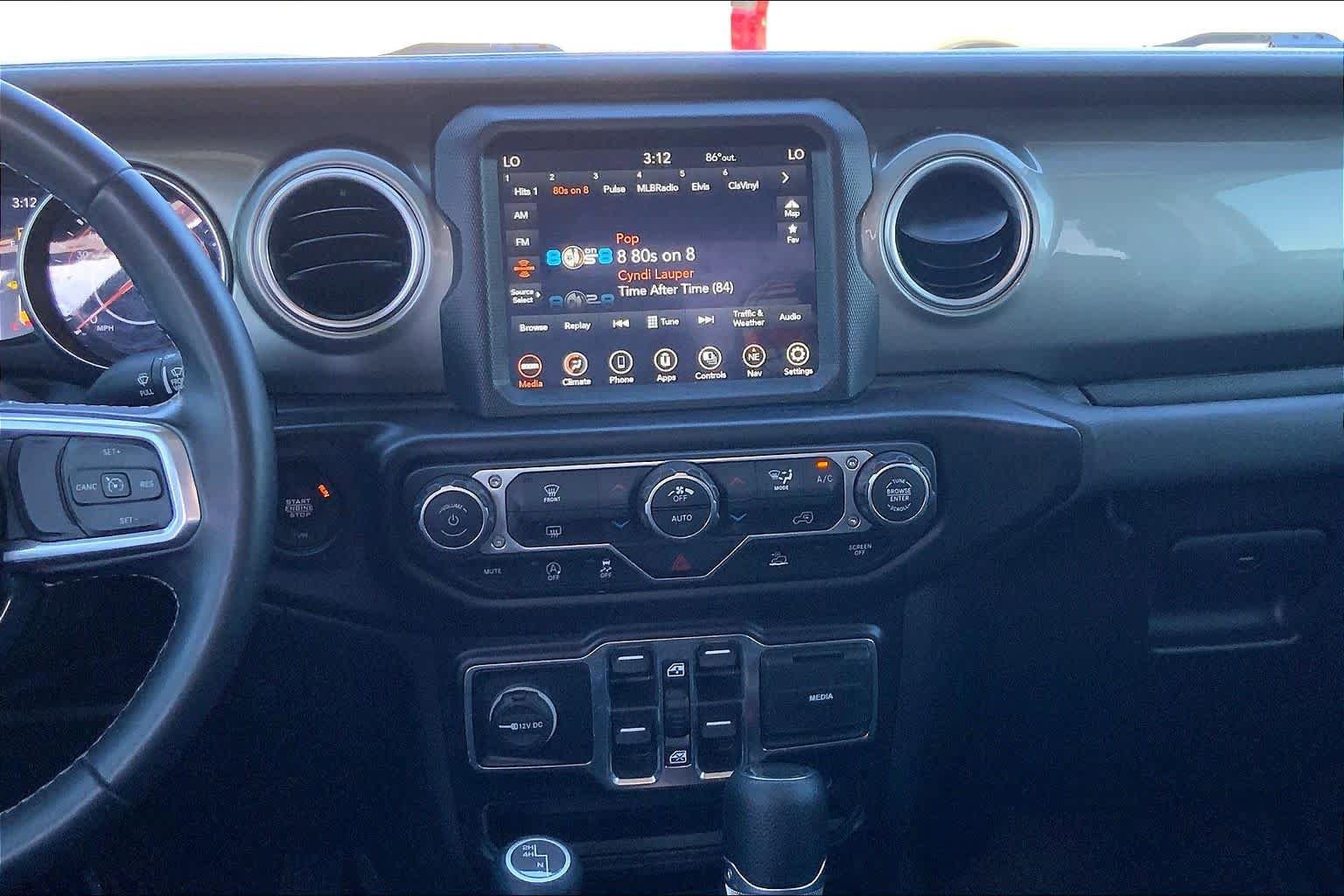 Used 2022 Jeep Gladiator Overland w/ Trailer Tow Package AWD/4WD image 12