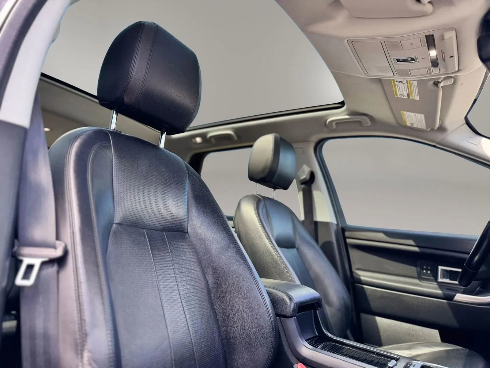 Used 2018 Land Rover Discovery Sport HSE image 24