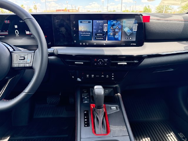 New 2026 Nissan Kicks SR AWD/4WD image 17