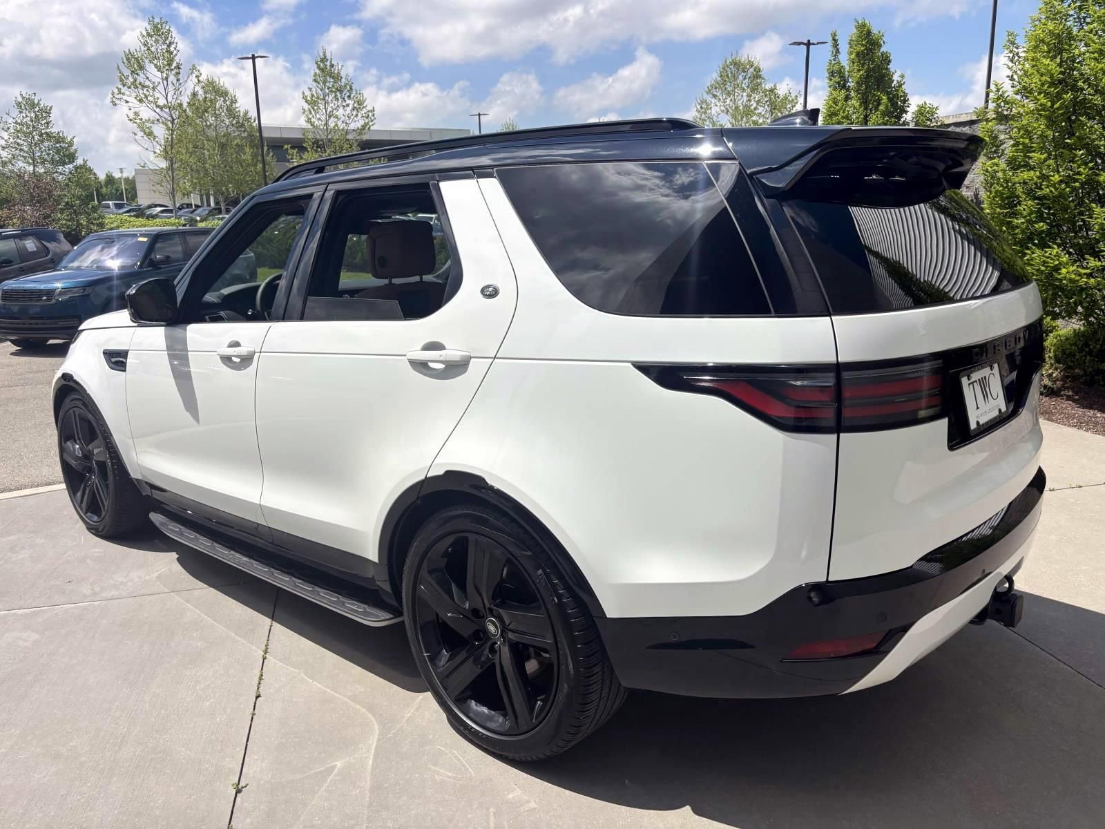 Used 2025 Land Rover Discovery Dynamic SE AWD/4WD image 7