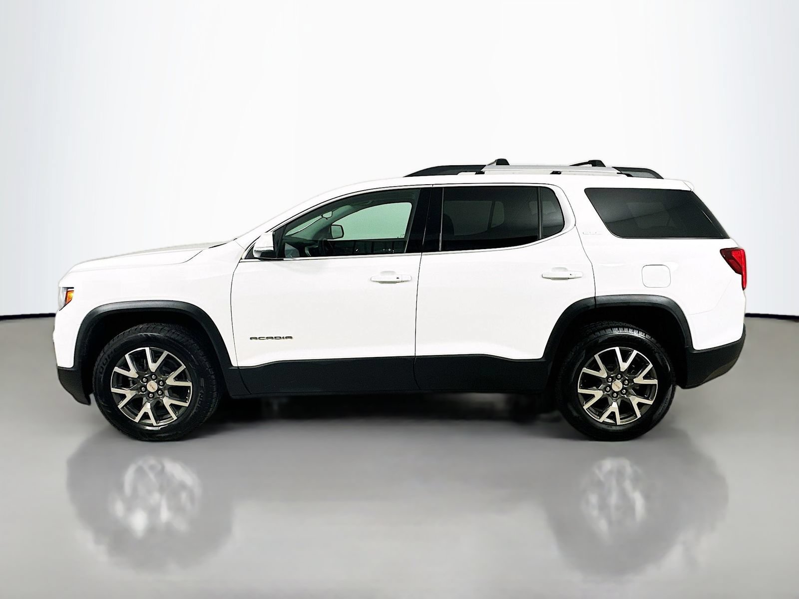 Used 2021 GMC Acadia SLE w/ Driver Convenience Package FWD image 8