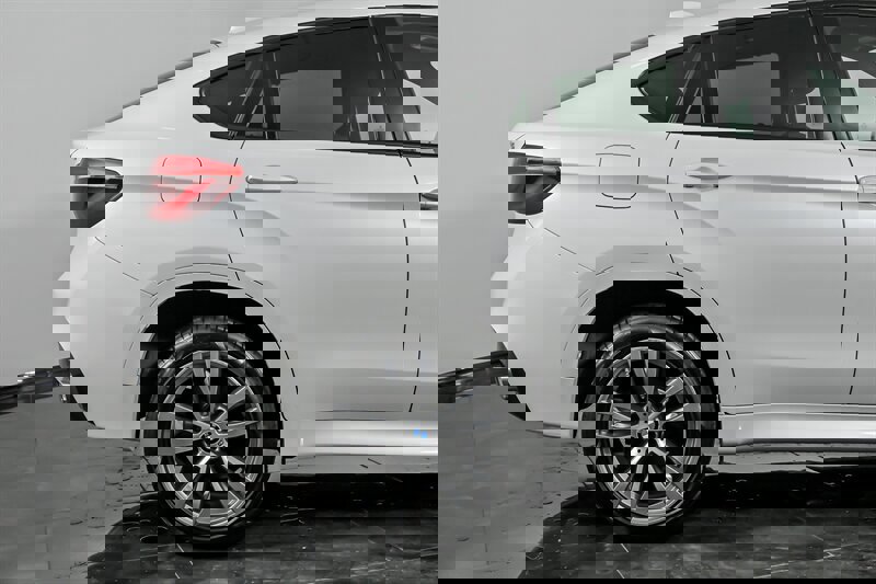 Used 2018 BMW X6 xDrive50i image 11